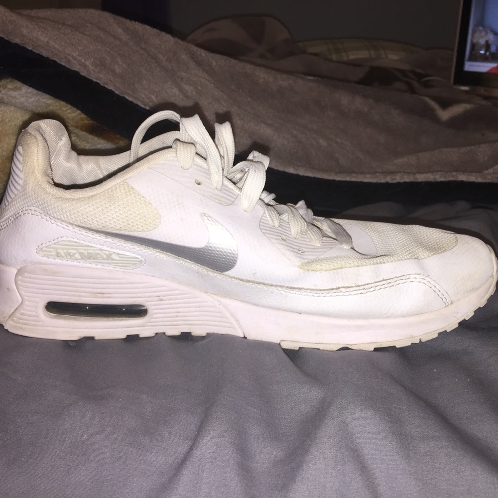 White Nike Air Max